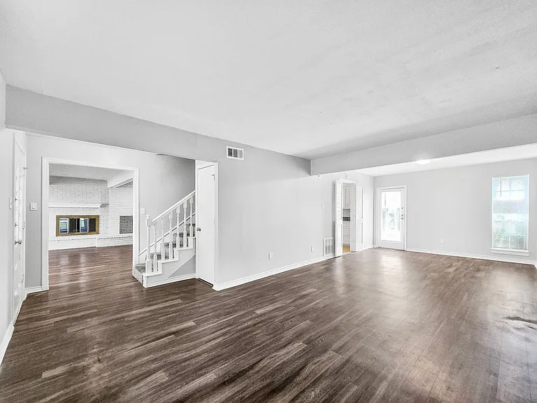 2404 Dalgreen Dr — Photo 7