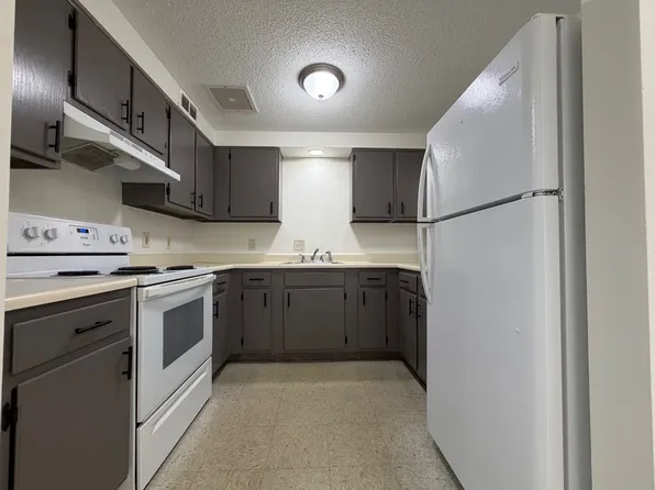 Monmouth Village Apartments LLC (Pine Ridge Estates), 293 Blue Rd Unit 2, Monmouth, ME 04259