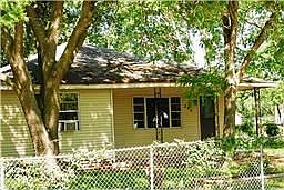 3rd image of 204 S 4th St