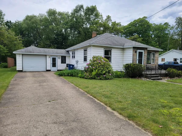 1327 28th St, Manistee, MI 49660