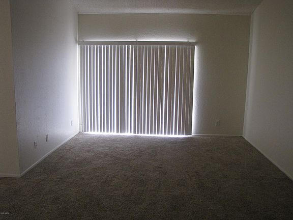 4th image of 832 S Langley Ave
