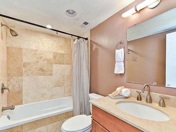 3rd image of 1323 K St SE APT 103