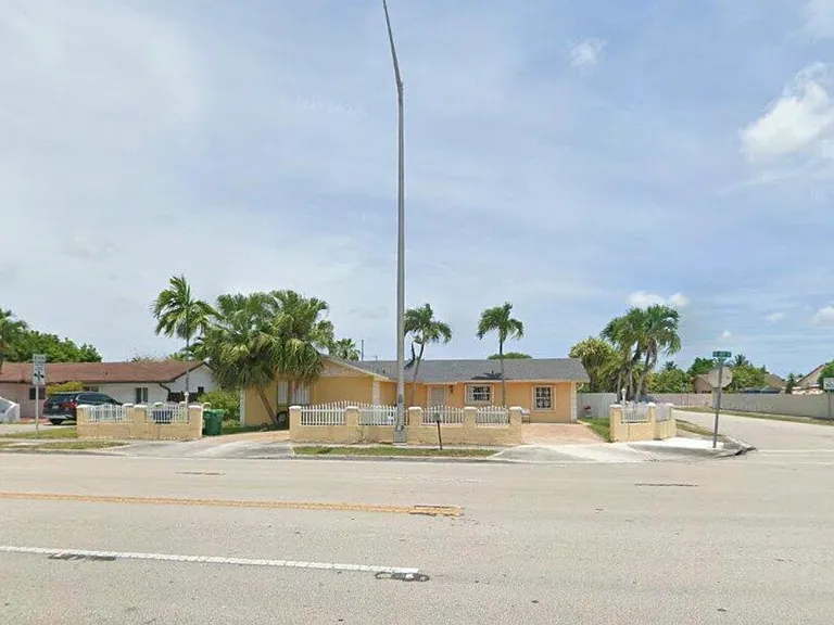 6535 SW 107th Ave — Photo 1
