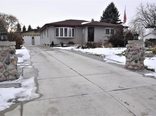 6415 60th St, Kenosha, WI 53144