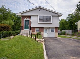 27 Green St, Washington, NJ 07882