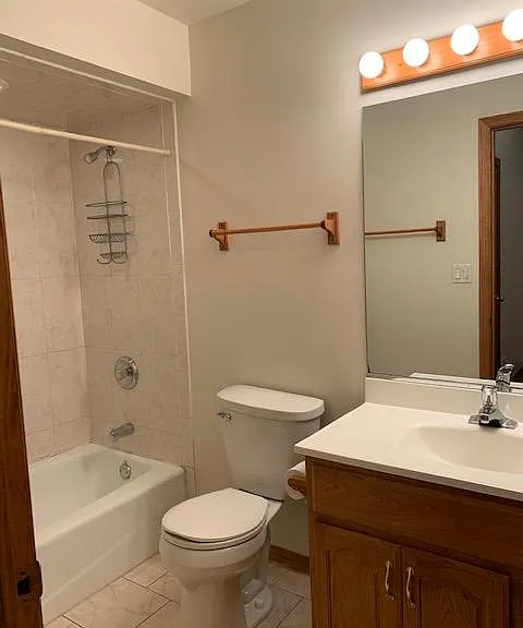 919 W Armitage Ave #2F — Photo 11