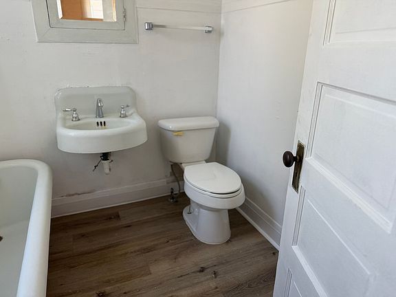 3rd image of 131 Broadwater Ave