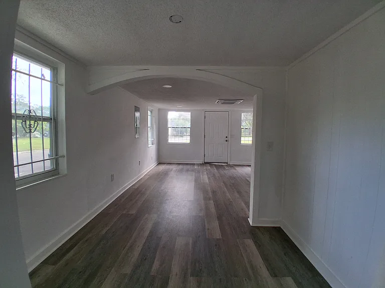 2904 Moncrief Rd — Photo 8