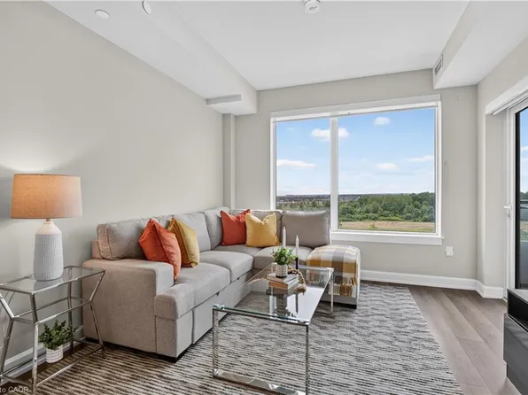 3200 William Coltson Ave #622, Oakville, ON L6H 7W6