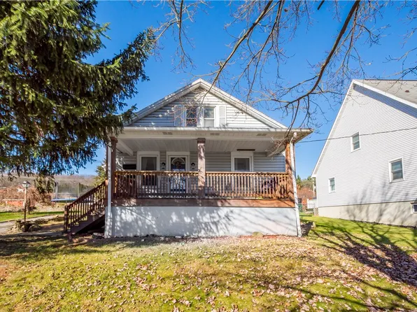 715 S 6th St, Youngwood, PA 15697