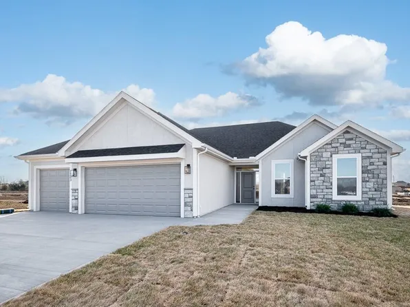 1703 N 162nd Cir, Basehor, KS 66007