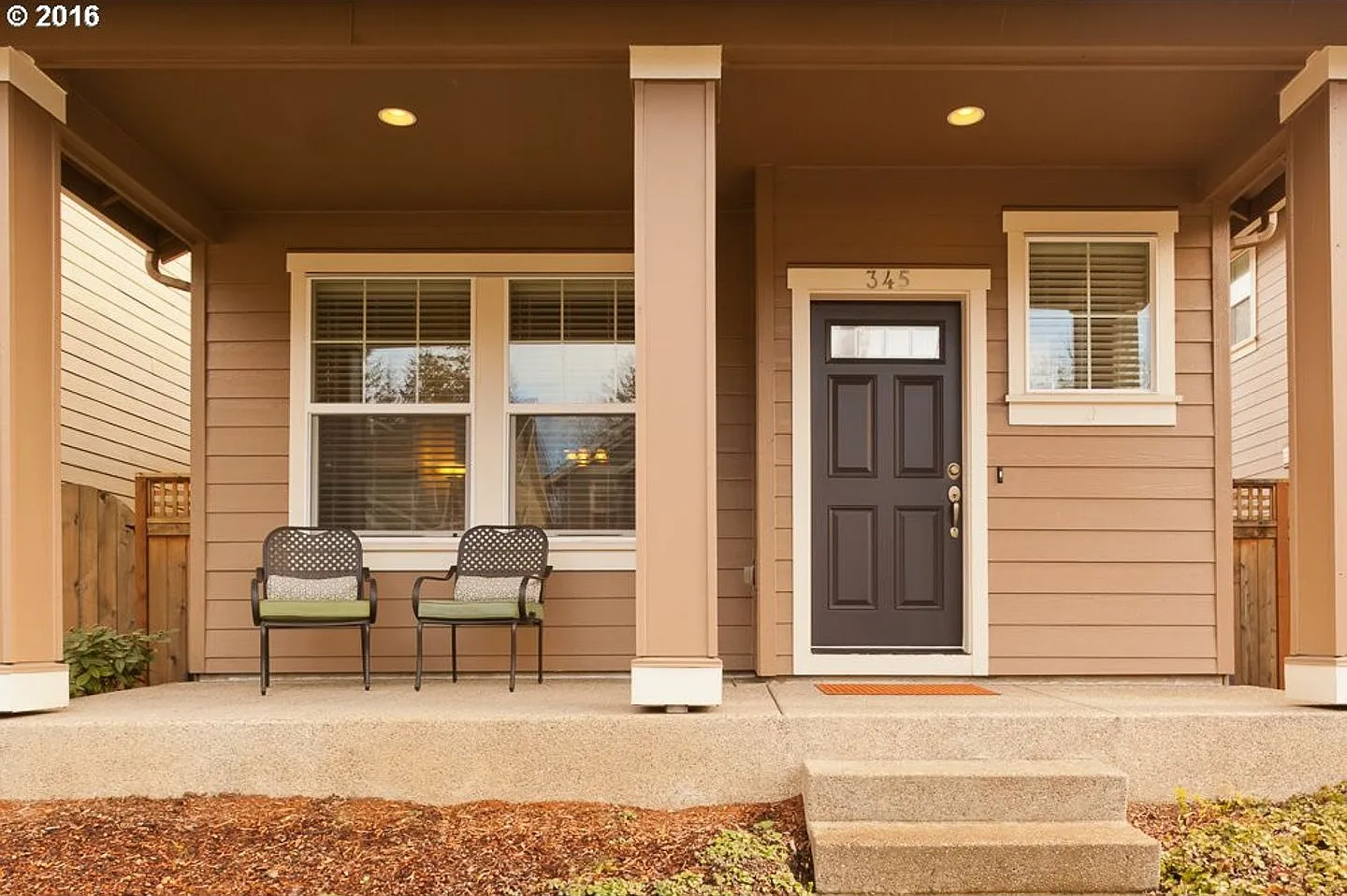 Gorgeous 3 Bedroom Townhome - Excellent Location! Close To Nike & Intel — Photo 3