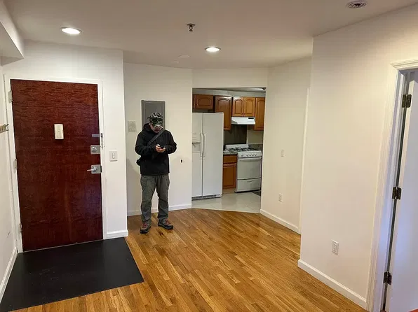 8427 Lander St APT 2F, Jamaica, NY 11435