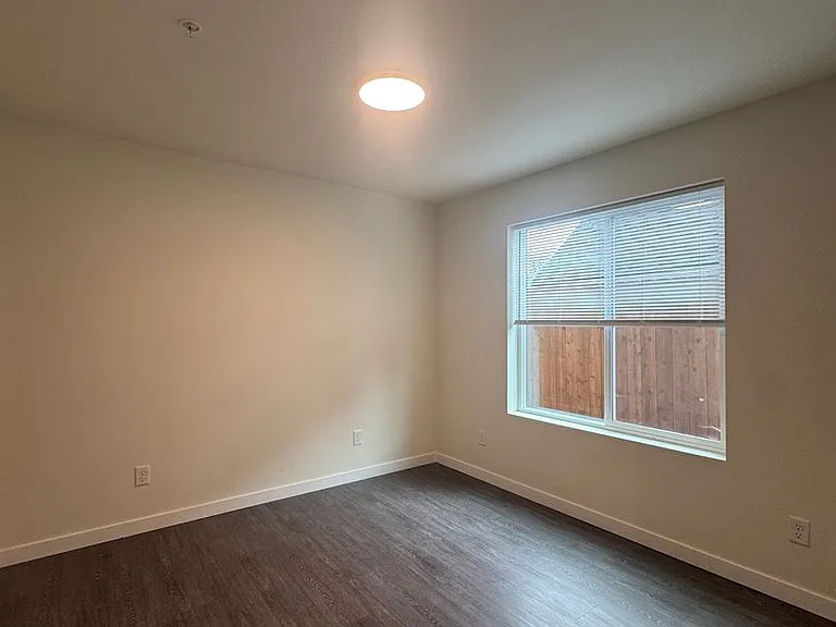 503 E Helena Ave — Photo 12