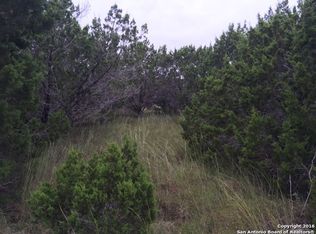 677 Lakepark Dr, Lakehills, TX 78063