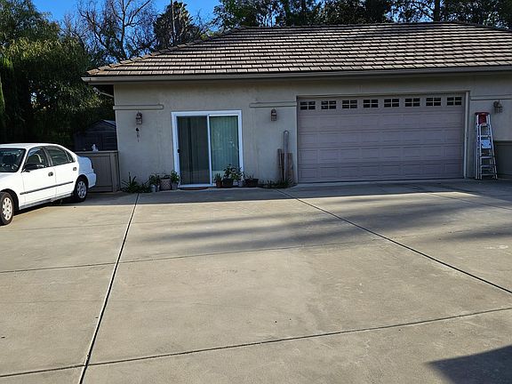 3rd image of 2216 Eucalyptus Ave #B