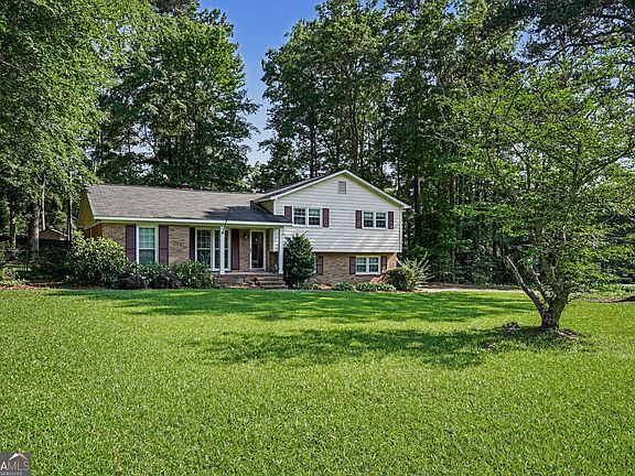 3rd image of 752 Springdale Woods Dr