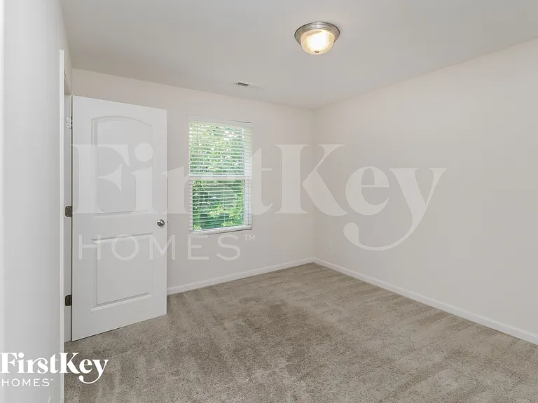 4019 Maderia Dr NW — Photo 10