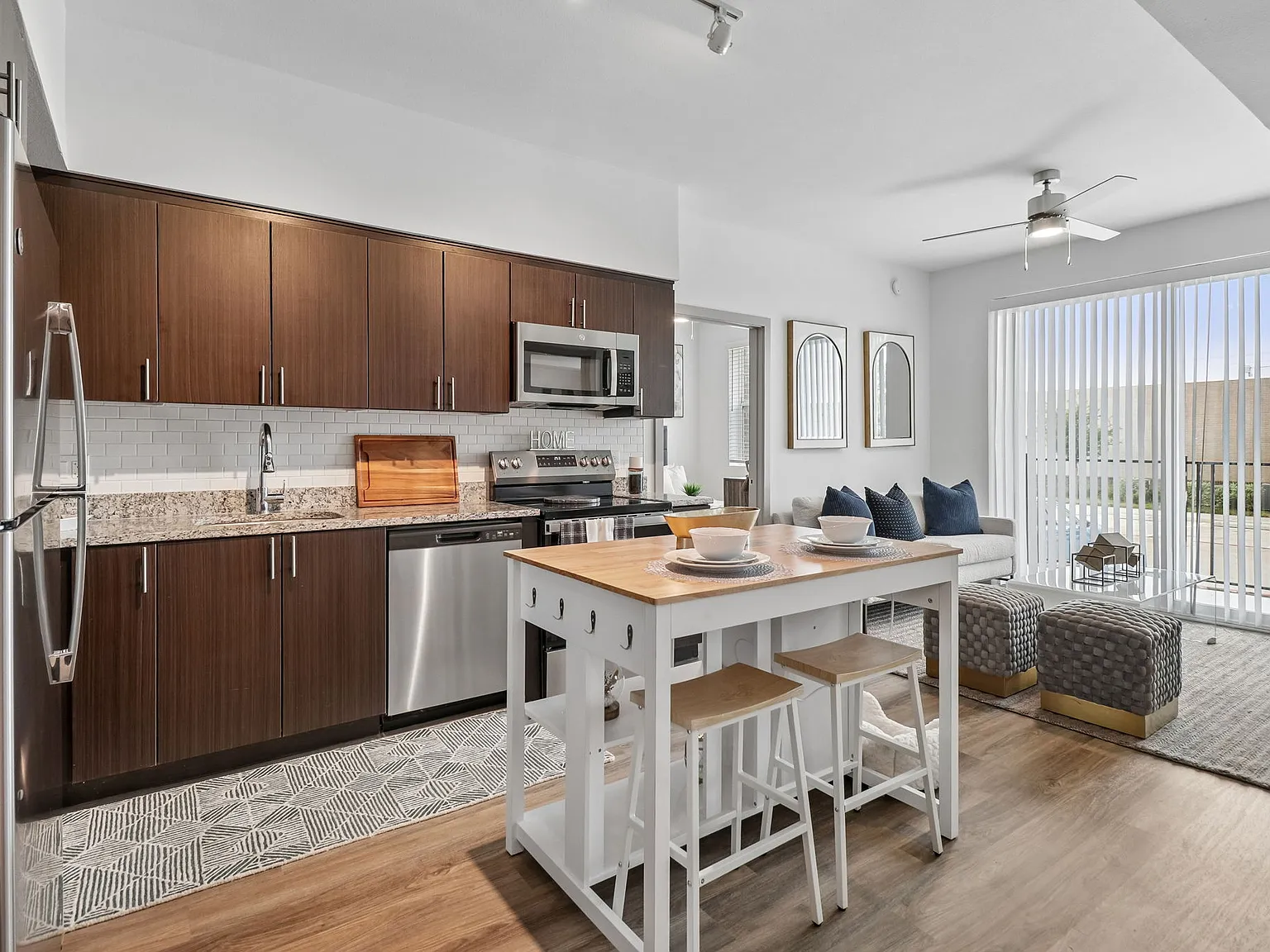 Remi West Dallas — Photo 1