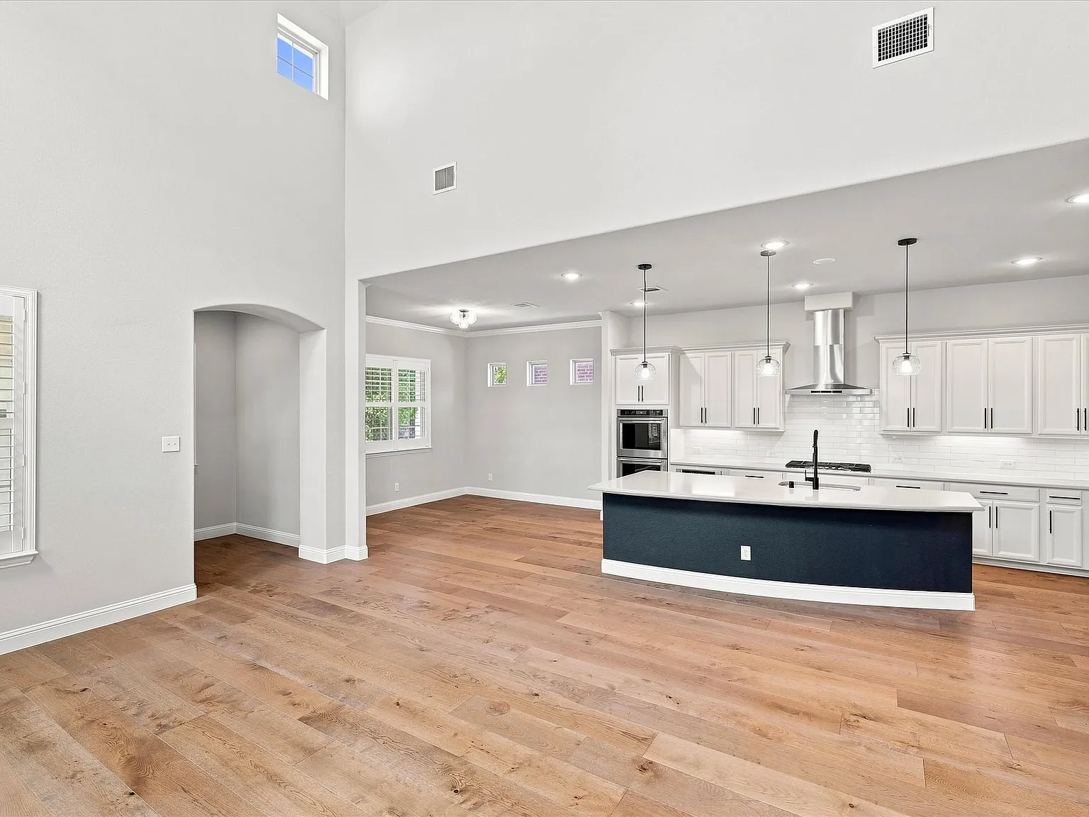 316 Julia Ln — Photo 4