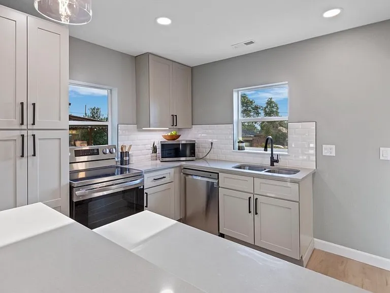 3527 N Steele St — Photo 9