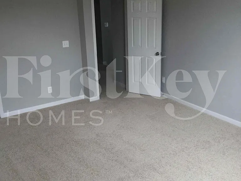 4200 Reserve Hill Xing — Photo 11