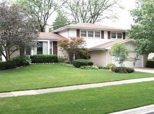 715 E Cherry Ln, Arlington Heights, IL 60004