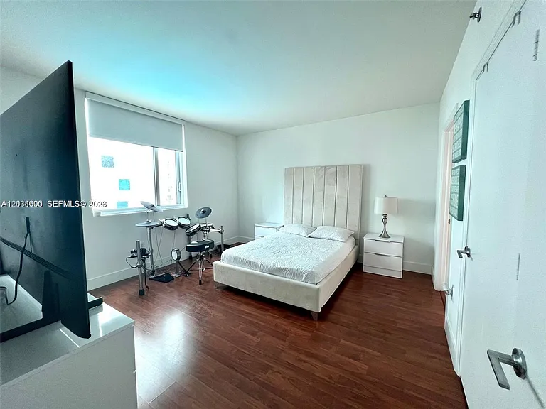 500 Brickell Ave #1410 — Photo 11