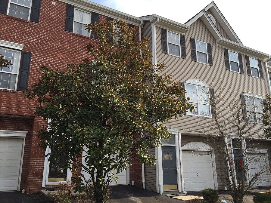 2nd image of 43 Meadow Ln