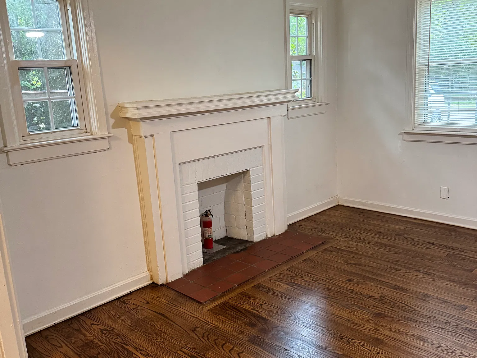 4804 Auburn Dr N — Photo 2