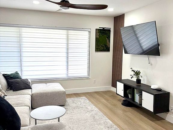 3rd image of 100 SW 7th St #1