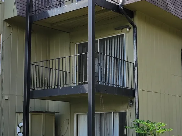 221 Riverbend Dr, Mobile, AL 36605