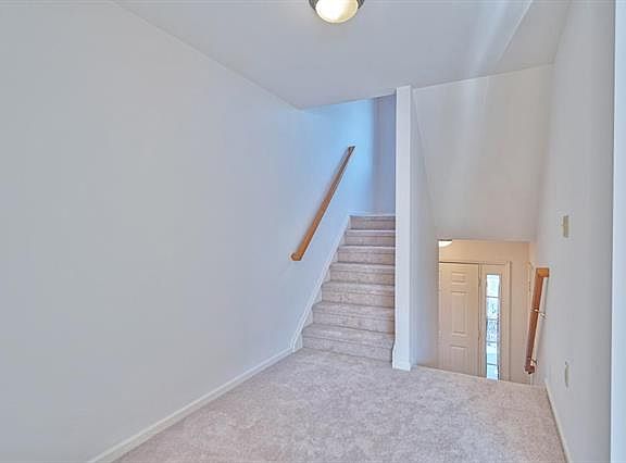 4th image of 7 Tamarack Ct