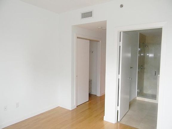 4th image of 1050 Brickell Ave APT 1414