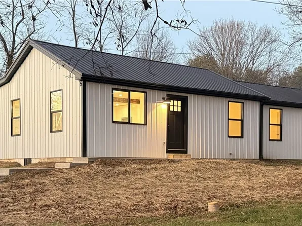 852 State Route 132, Clarksville, OH 45113