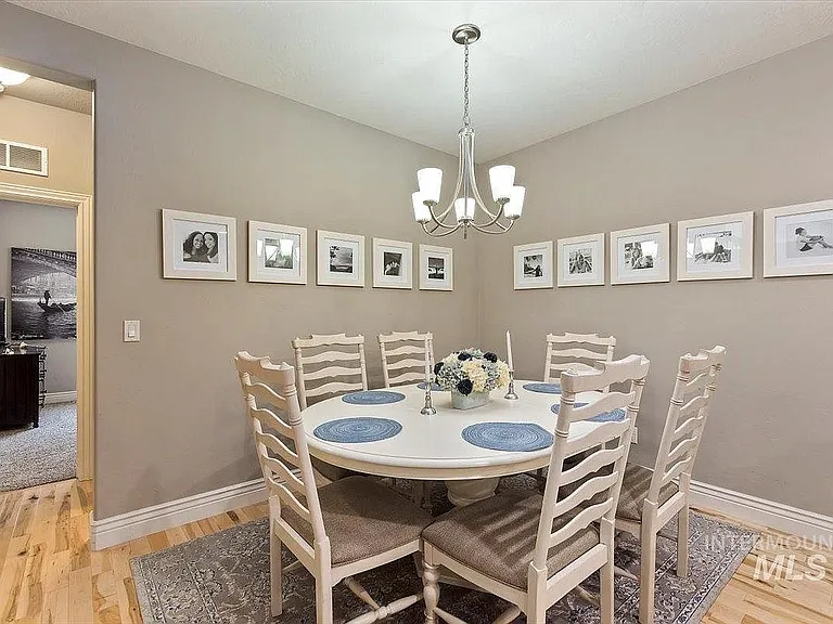 2549 E Satterfield St — Photo 36