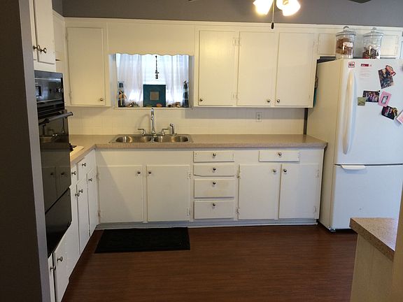 3rd image of 805 Jerry Ln