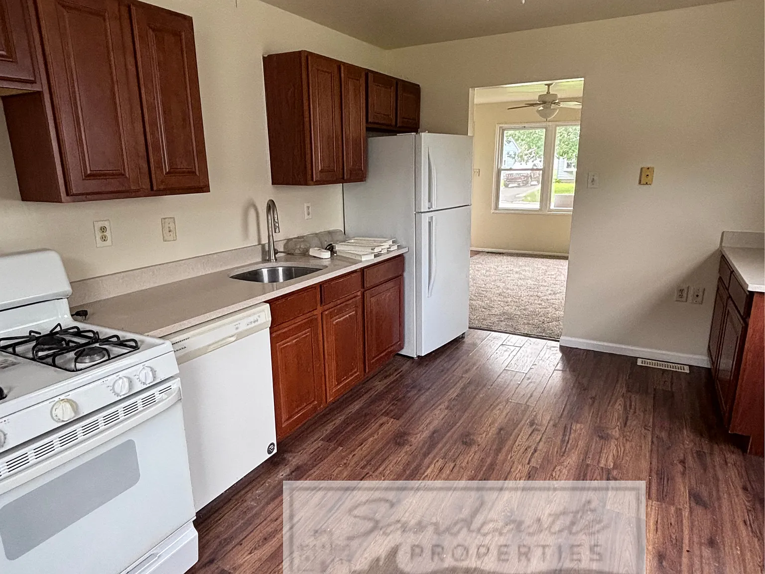 3 bed, 960 sqft, $1,450 — Photo 4