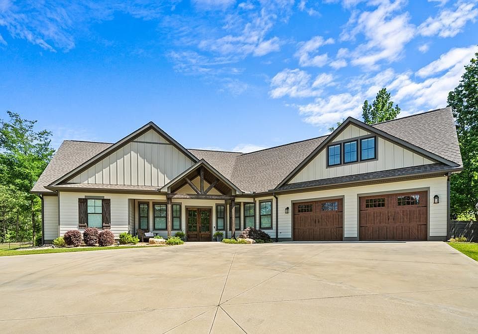 1st image of 483 High Bluff Ct