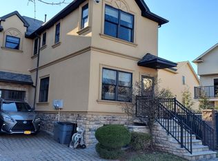 51 Crispi Ln, Staten Island, NY 10308