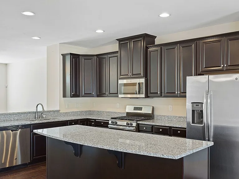 8076 Creekside Village Dr — Photo 6