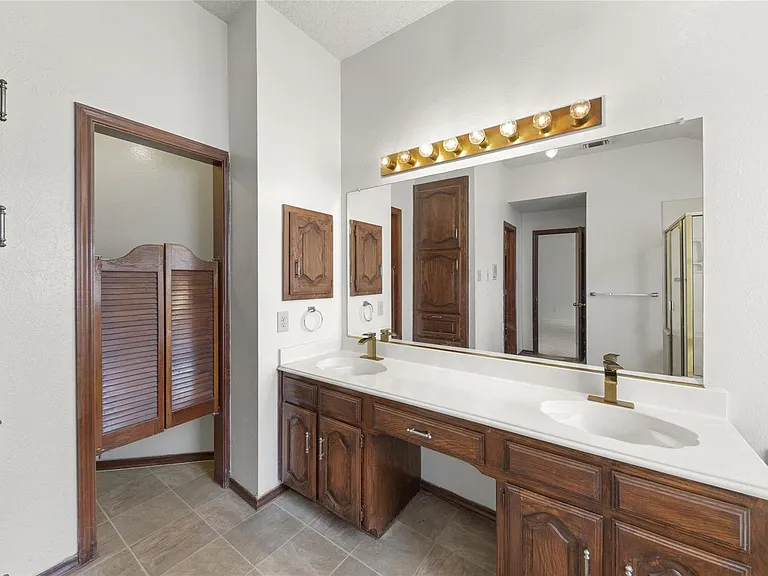 1423 Holveck Dr — Photo 20