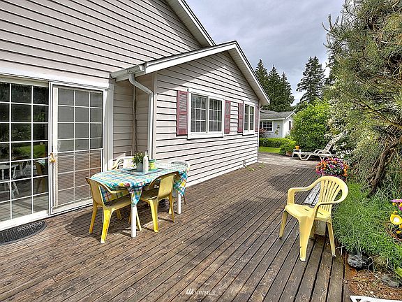 Wrap around deck to enjoy the summer nights relaxing. 
