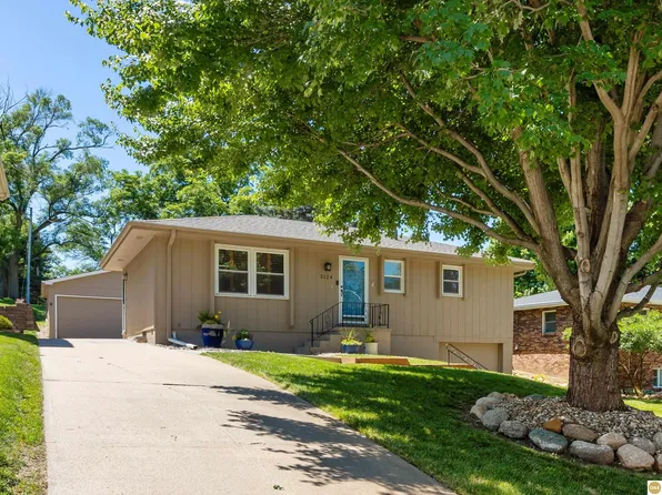 3124 S 54th St, Omaha, NE 68106