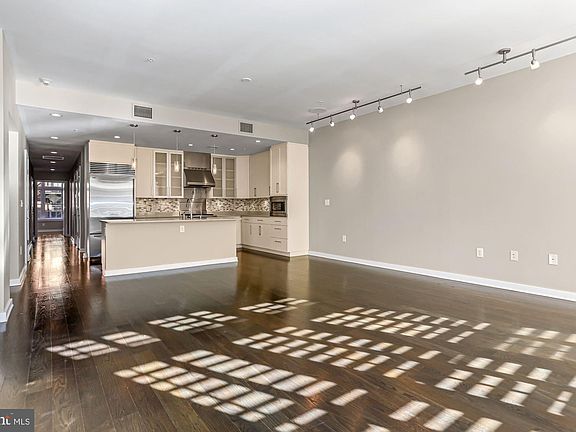 5th image of 1610 N Queen St #245