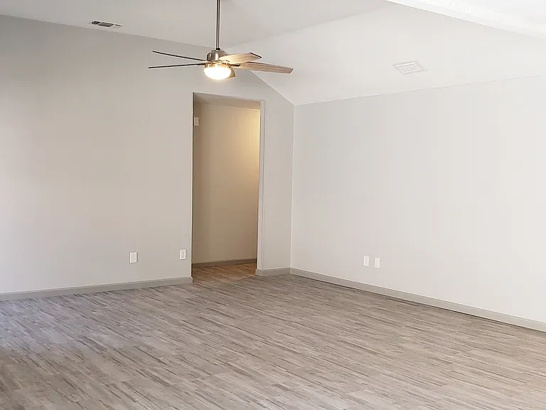 9210 Fishers Hill Dr — Photo 8