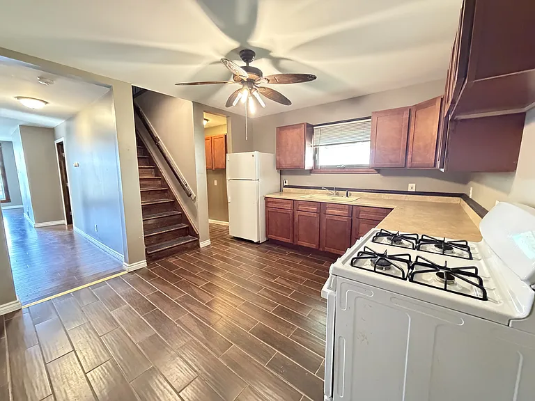 11 Pooley Pl — Photo 8