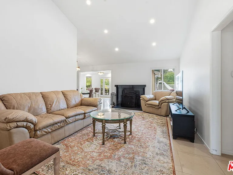 29107 Hillrise Dr — Photo 3