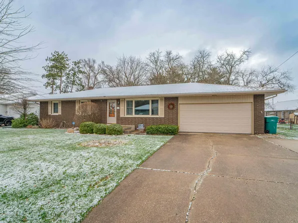 749 Potowatomi Dr, New Carlisle, IN 46552