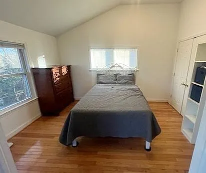Bedroom with double/full size bed